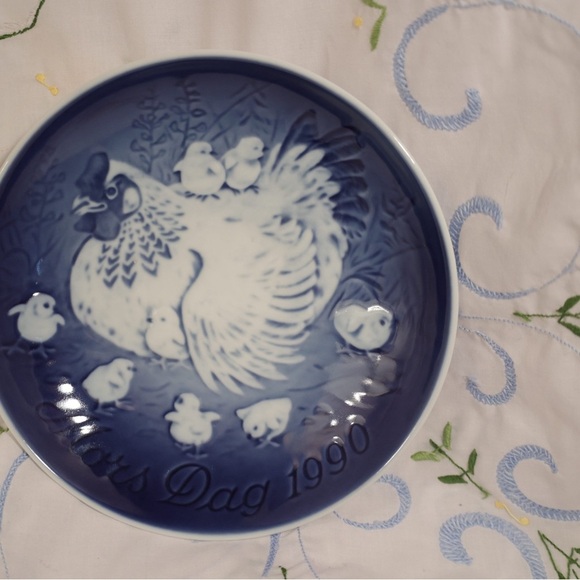 Blue Decorative Plate mama and baby chicks nursery woodland farmhouse shower - Picture 1 of 1